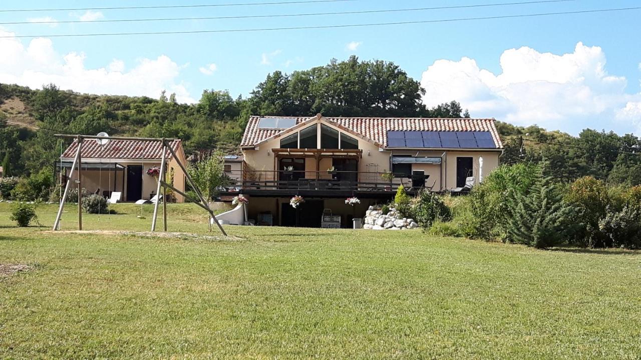 Le Petit Nid Douillet Bed & Breakfast Trescleoux ภายนอก รูปภาพ